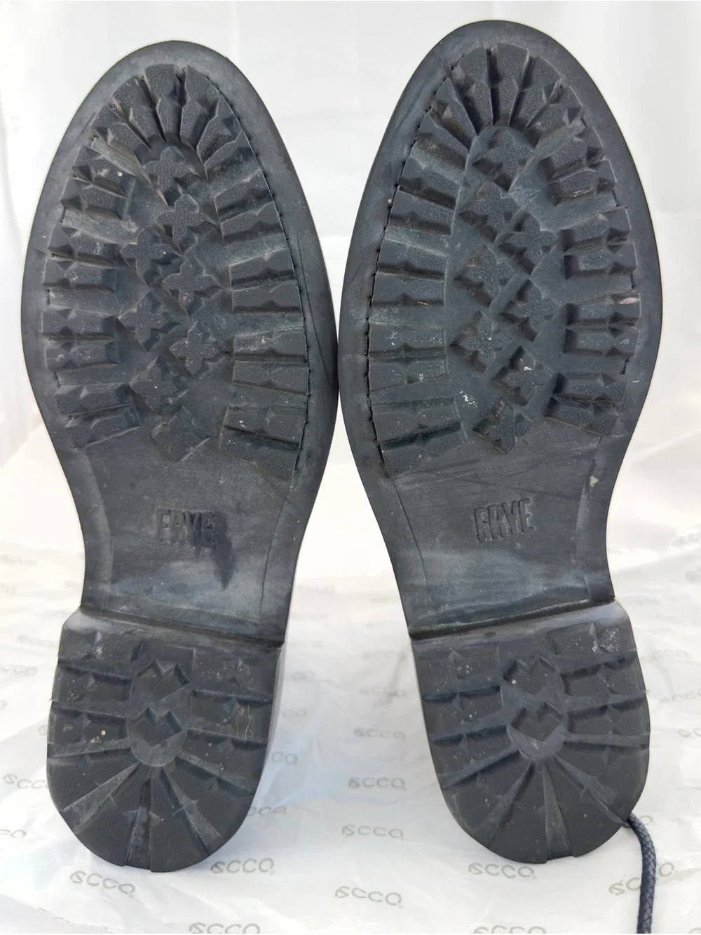 Frye sleek modern